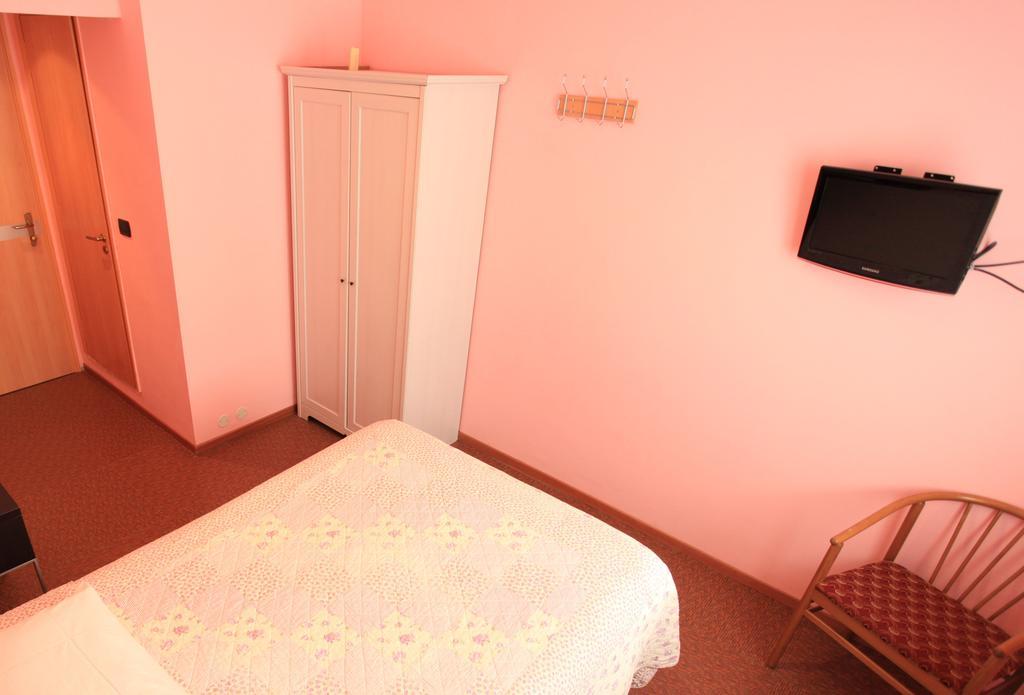 Hotel Torrismondi Cuneo Room photo