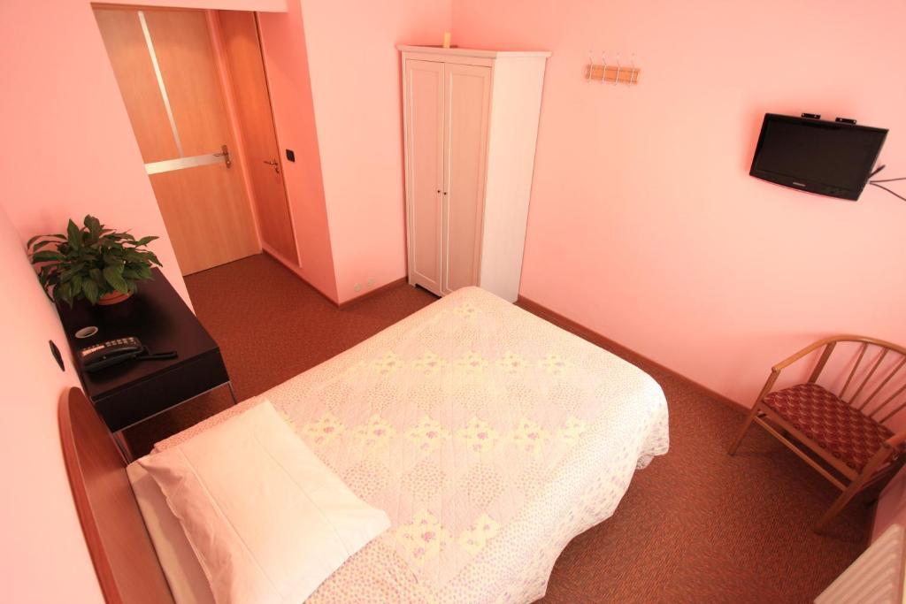 Hotel Torrismondi Cuneo Room photo