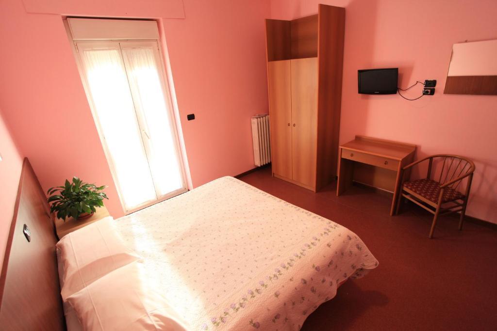 Hotel Torrismondi Cuneo Room photo