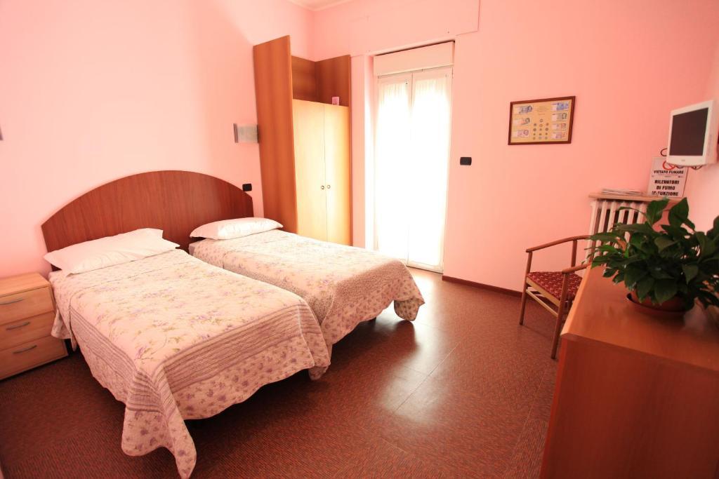 Hotel Torrismondi Cuneo Room photo