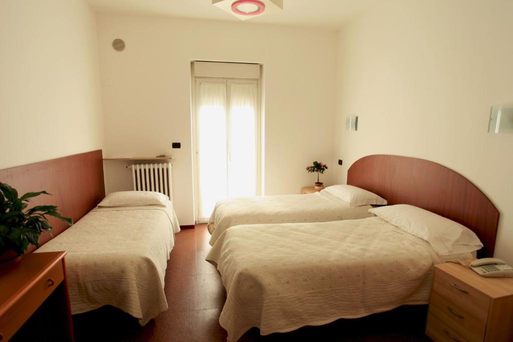 Hotel Torrismondi Cuneo Room photo